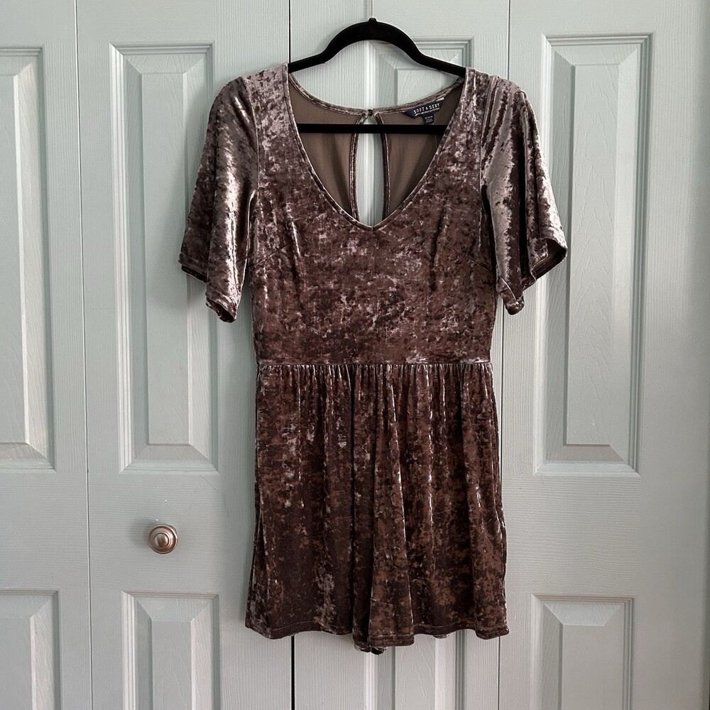 American Eagle Soft & Sexy‎ OLIVE GREEN Crushed Velvet Romper Medium V-Neck
